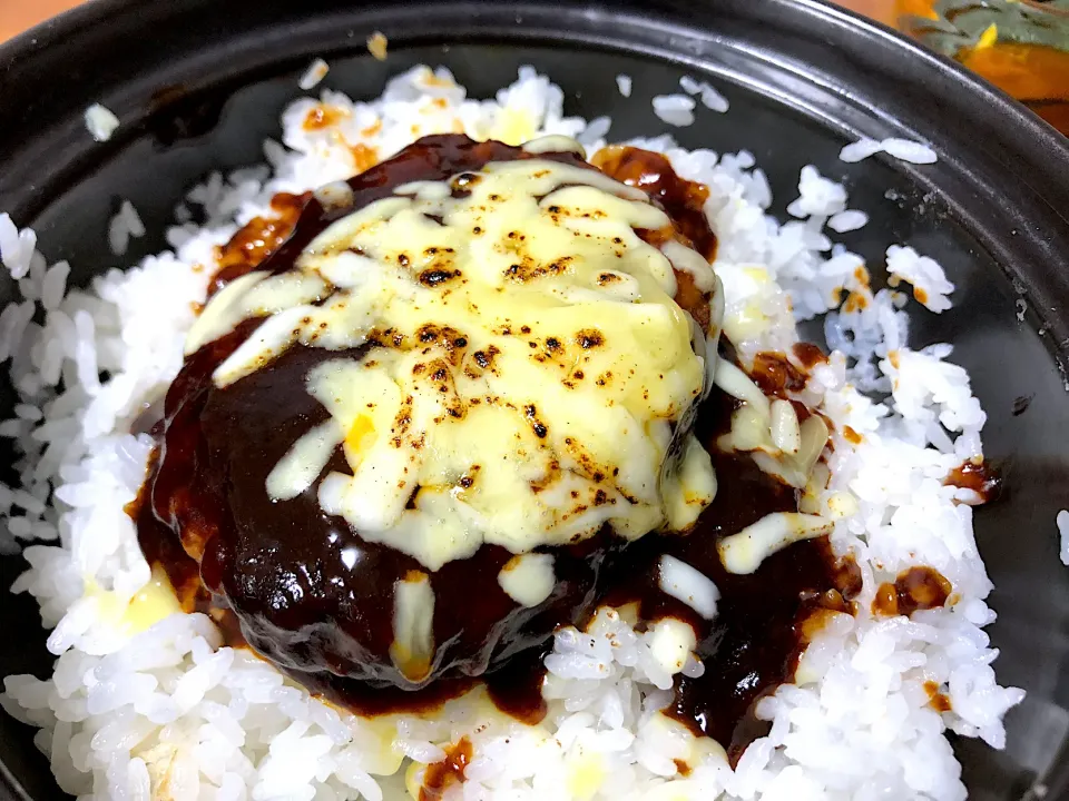 ひゃくまん穀の土鍋炊きご飯🍚にハンバーグon🐖|もっつぁさん