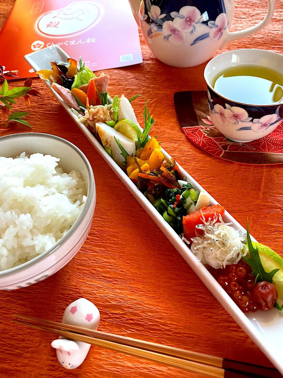 ひゃくまん穀をひとくちおかず盛りで頂きます🥢|サミカさん