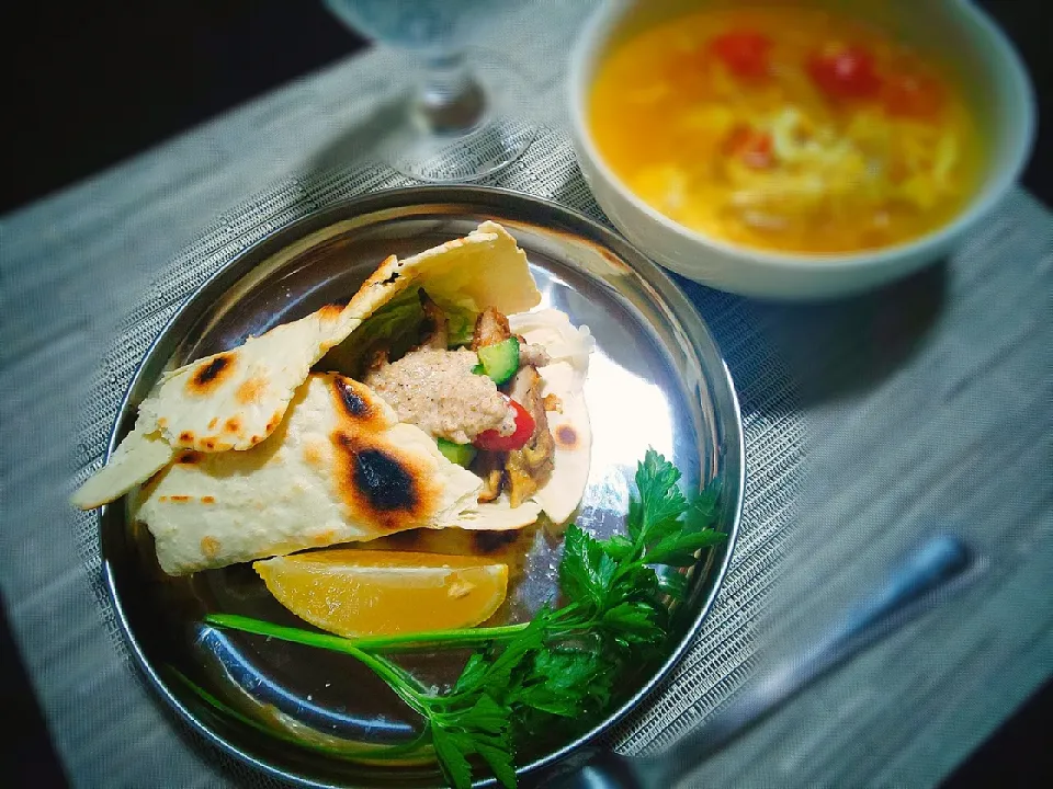 シャワルマサンド、トマトと卵のカレースープ|サトリさん