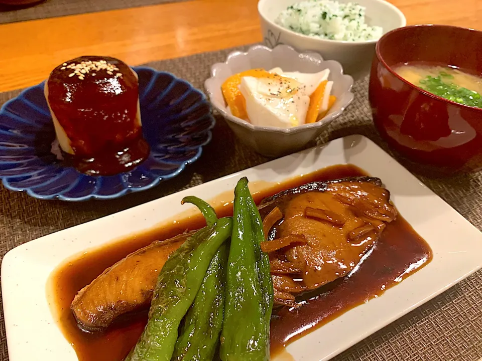 Snapdishの料理写真:鰤の照り焼き、ふろふき大根(味噌だれ)柿お蕪のマリネ、菜飯、みそ汁|いちごさん