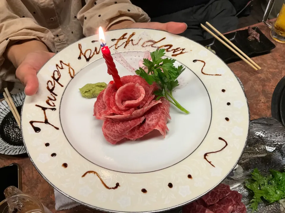 誕生日プレートのお肉　刺身で！|Takeshi  Nagakiさん