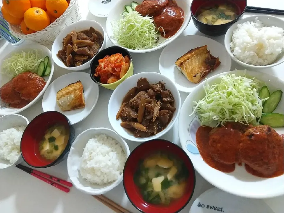 夕食(*^^*)
しいたけハンバーグ&サラダ🥗
塩サバ
こんにゃくとごぼうの甘辛煮
キムチ
お味噌汁(小松菜、豆腐)|プリン☆さん