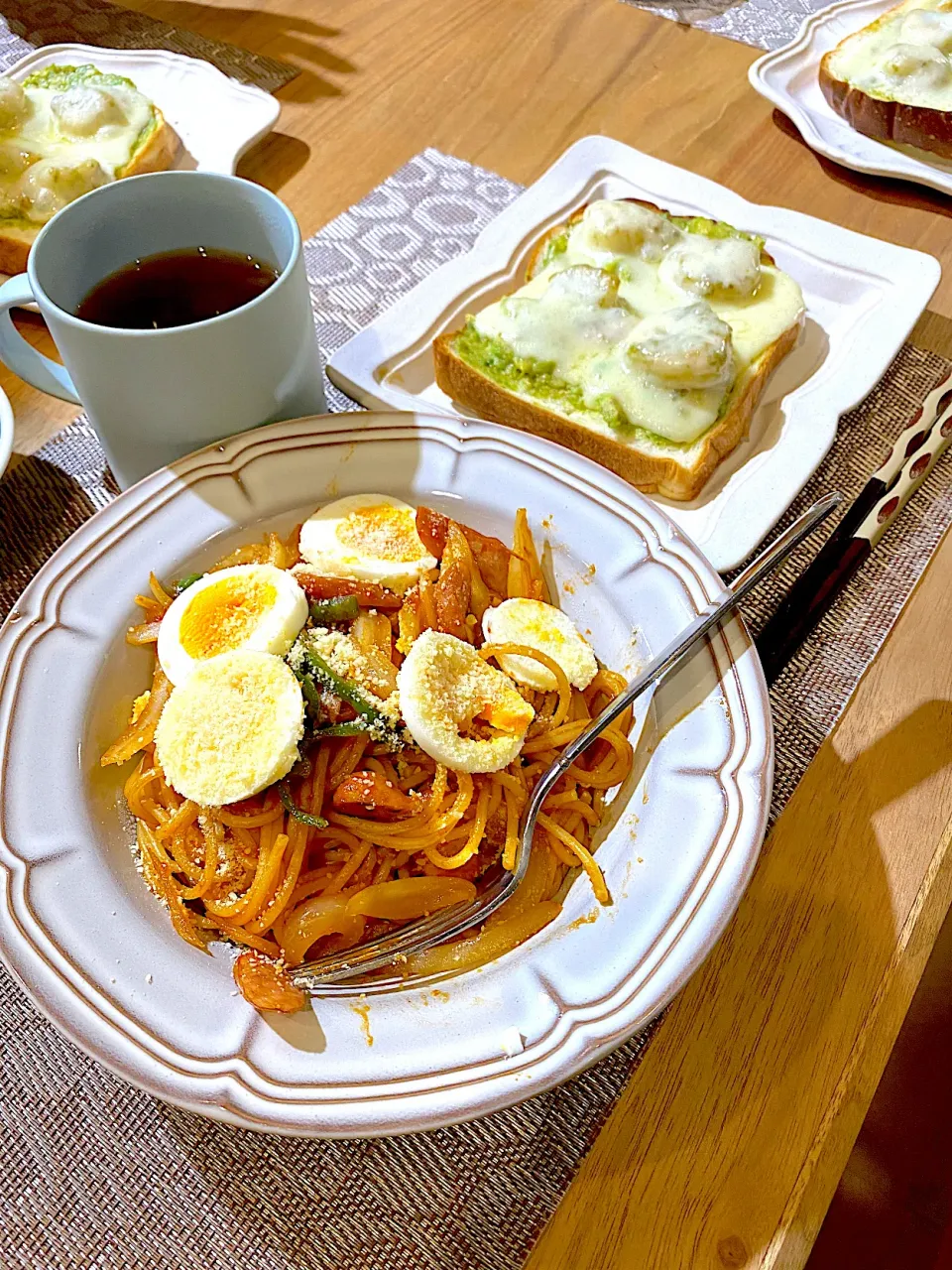 ナポリタン　エビとアボカドのタルティーヌ風|エトフさん