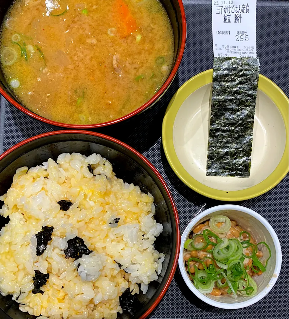 卵かけご飯 納豆 豚汁 350円|すくらんぶるえっぐさん