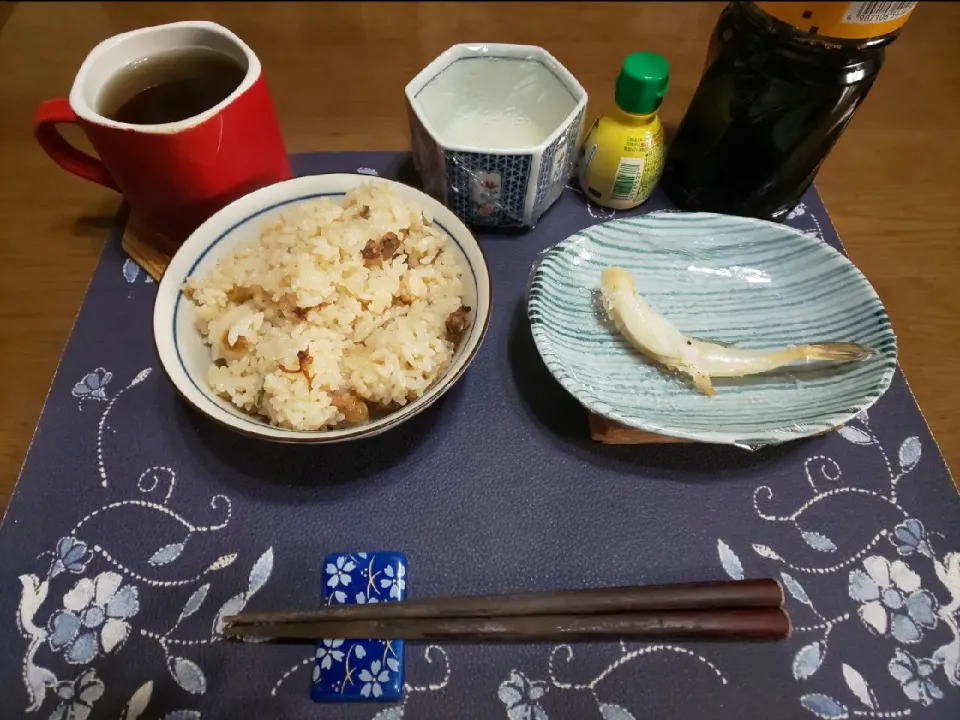 Snapdishの料理写真:あさりの釜飯(朝ご飯)|enarinさん