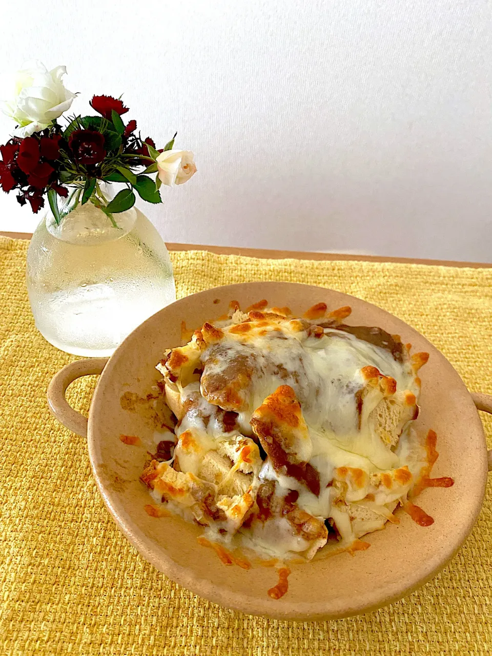 Snapdishの料理写真:HB食パンをリメイク🍞カレーパングラタン🧀🍛|1614さん