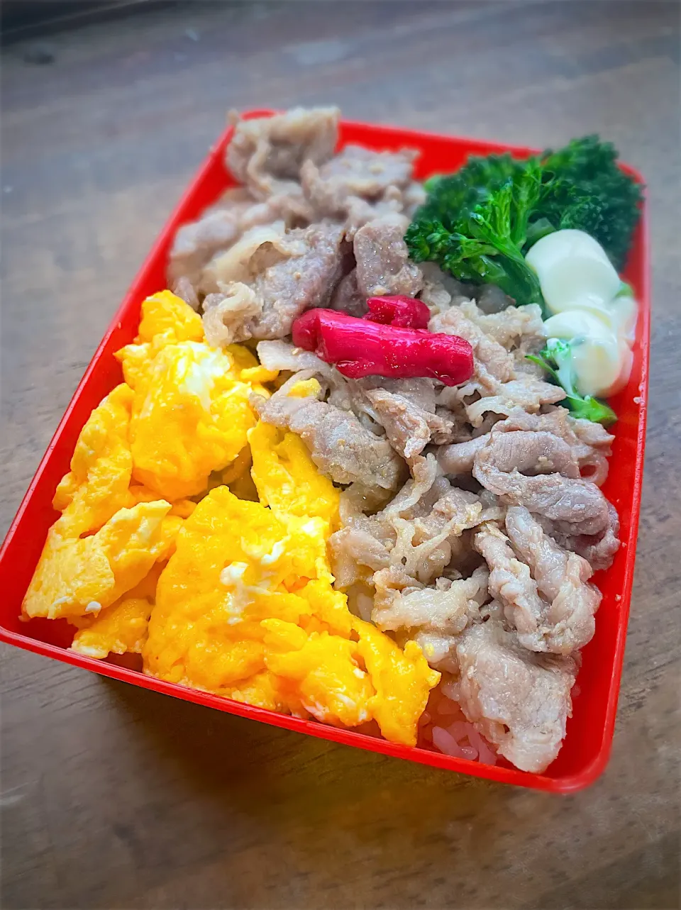 Snapdishの料理写真:今日のお弁当・豚コマ生姜焼き三色弁当|akiさん