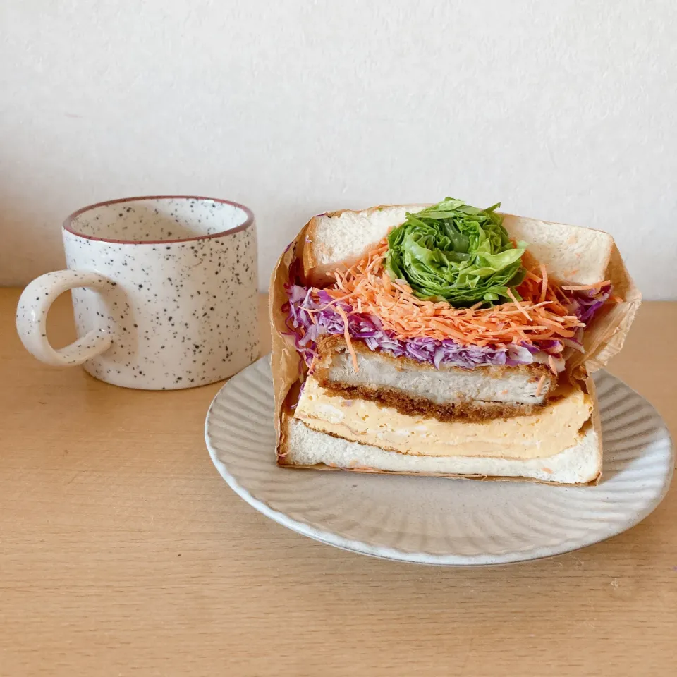 豚ヒレカツと厚焼き卵の萌え断サンド🥪☕️|ちゃみこさん