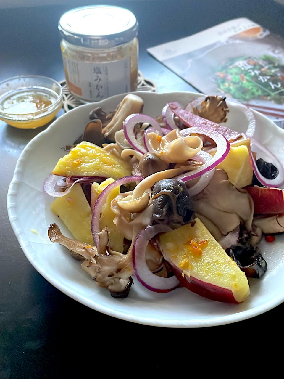 チョッパー＆ホヌさんの料理 好みの🍄と🍠のサラダ😋~with塩みかん🍊
