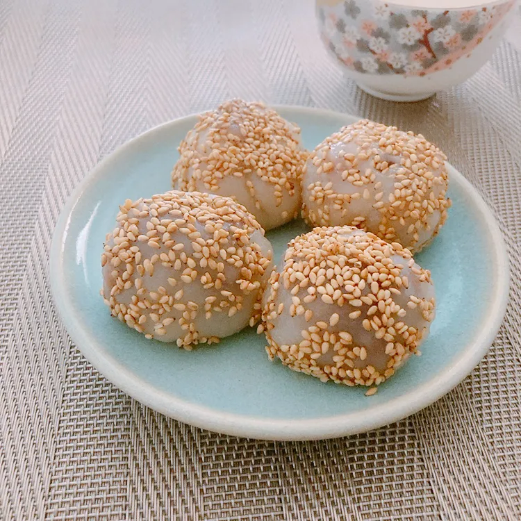 角餅で、レンジで作る揚げないごま団子♪|fai家の暮らしさん