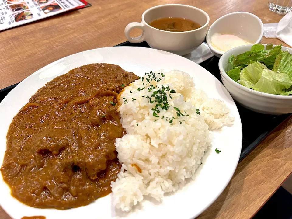 馬スジ煮込みカレー 温玉トッピング|かぬさん