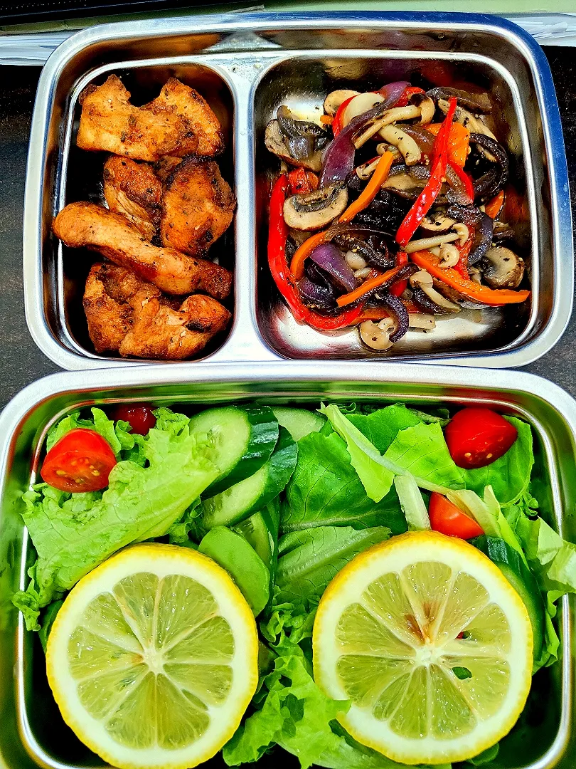 Snapdishの料理写真:Keto Meal
Cajun fried chicken🍗
Onion🧅Mushroom🍄Bell Pepper
Salad🥗
|kellymyliana_tew@yahoo.com.sgさん