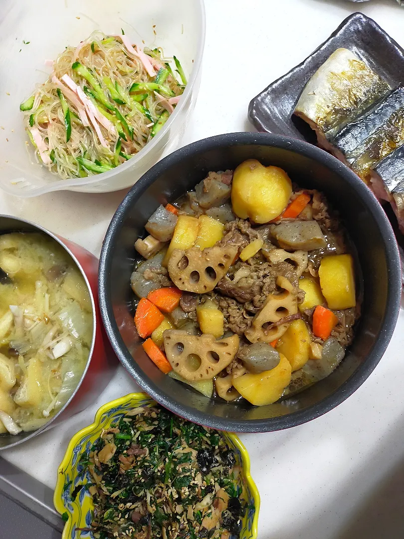 サバの塩焼き
魚が苦手な娘用サバと小松菜のふりかけ
牛肉と野菜の煮物
白菜ときのこの生姜入り味噌汁
春雨サラダ|羊さんさん