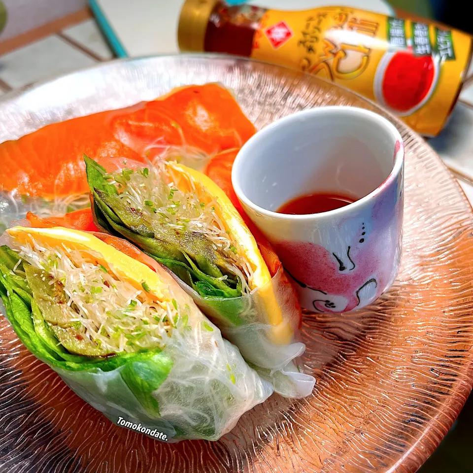 スモークサーモンとクリームチーズの生春巻きの🌀|🇯🇵ともこちゃん。さん