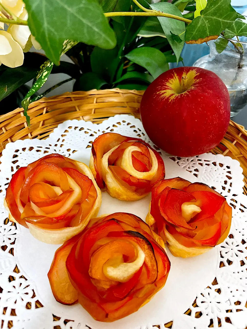 Snapdishの料理写真:薔薇のアップルパイ🍎|Mikaさん