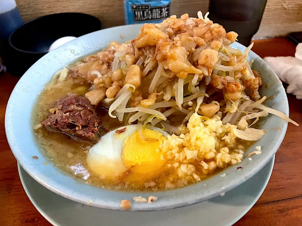 ラーメン半分（チョイヤサイ・チョイアブラ・ニンニク多め）|とみさんさん