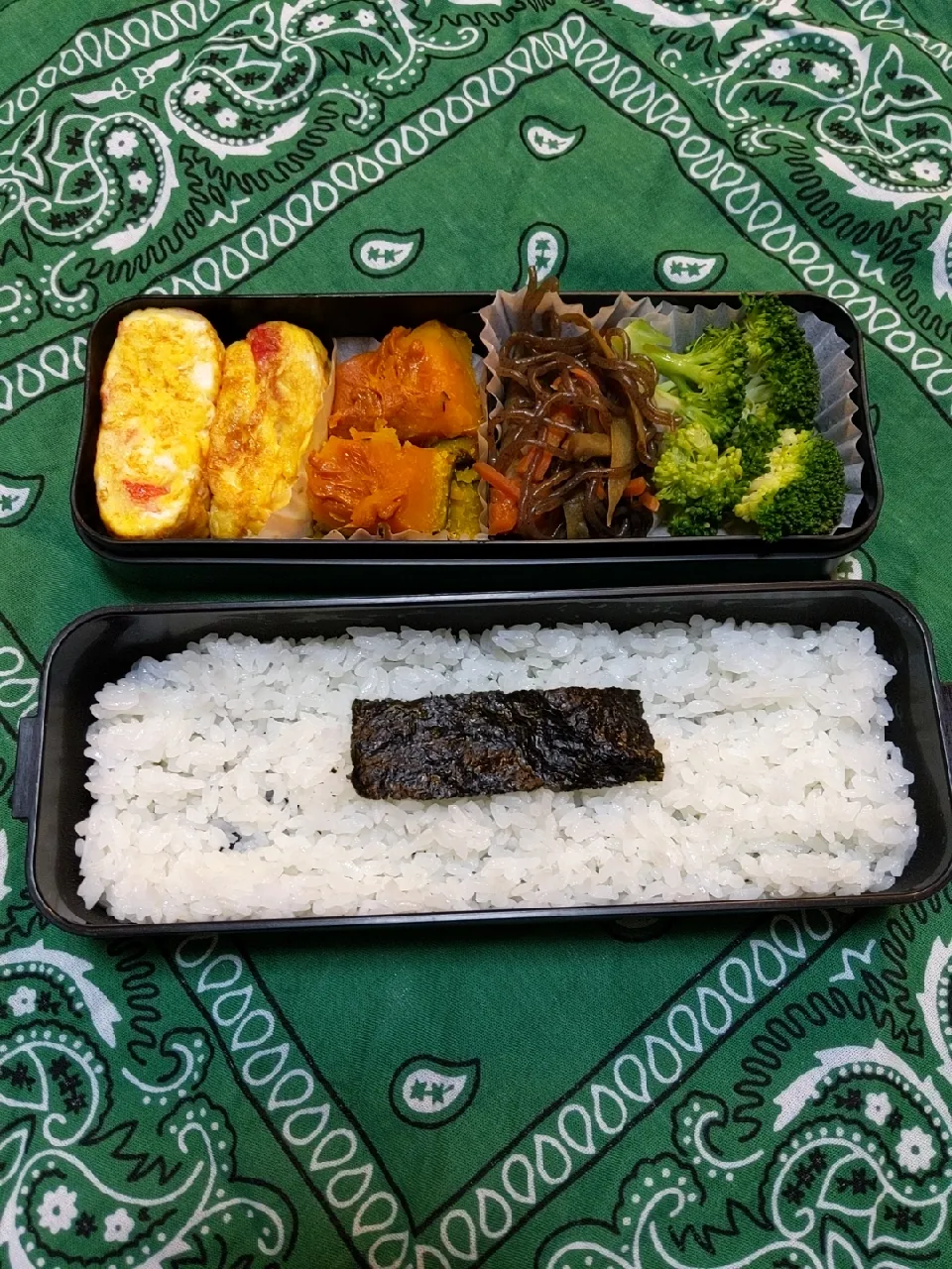 Snapdishの料理写真:カニカマ入り卵焼き弁当|みどりいろさん