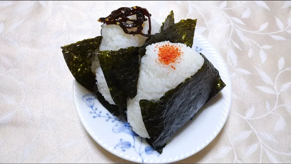 11/14の夜勤弁当
おにぎり2種🍙|卯月さん