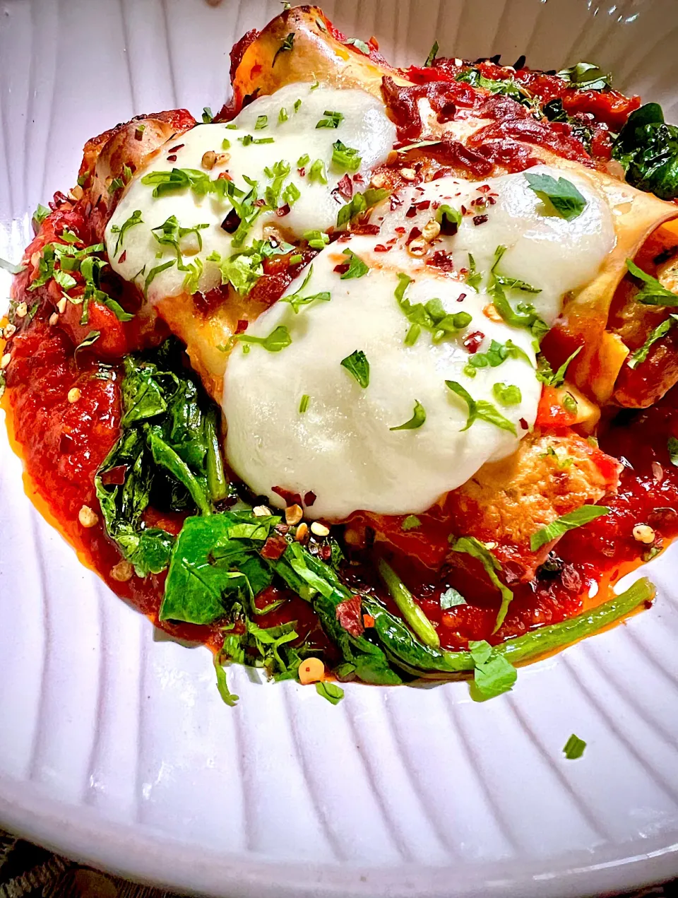 Snapdishの料理写真:Cheese manicotti with truffle marinara & sautéed baby spinach|chimpmunkeeさん