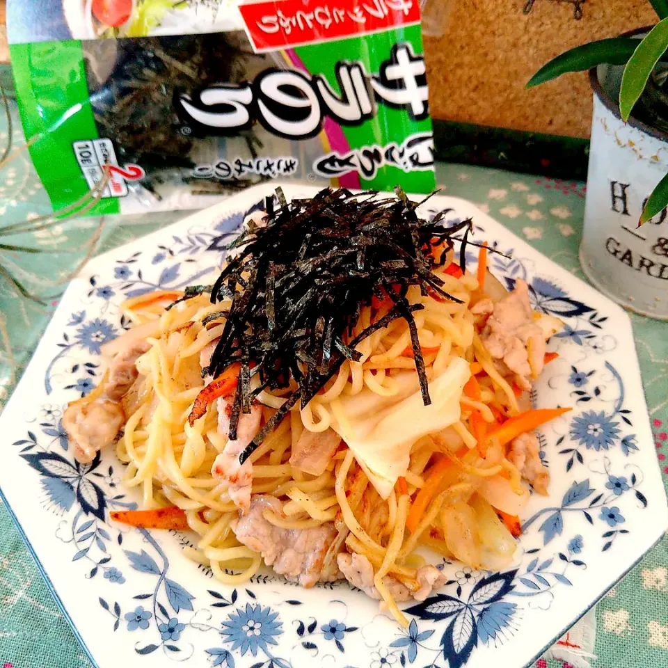 Snapdishの料理写真:塩焼きそばにもサラのり〜
ファッサァー🎶🎶|とまと🍅さん