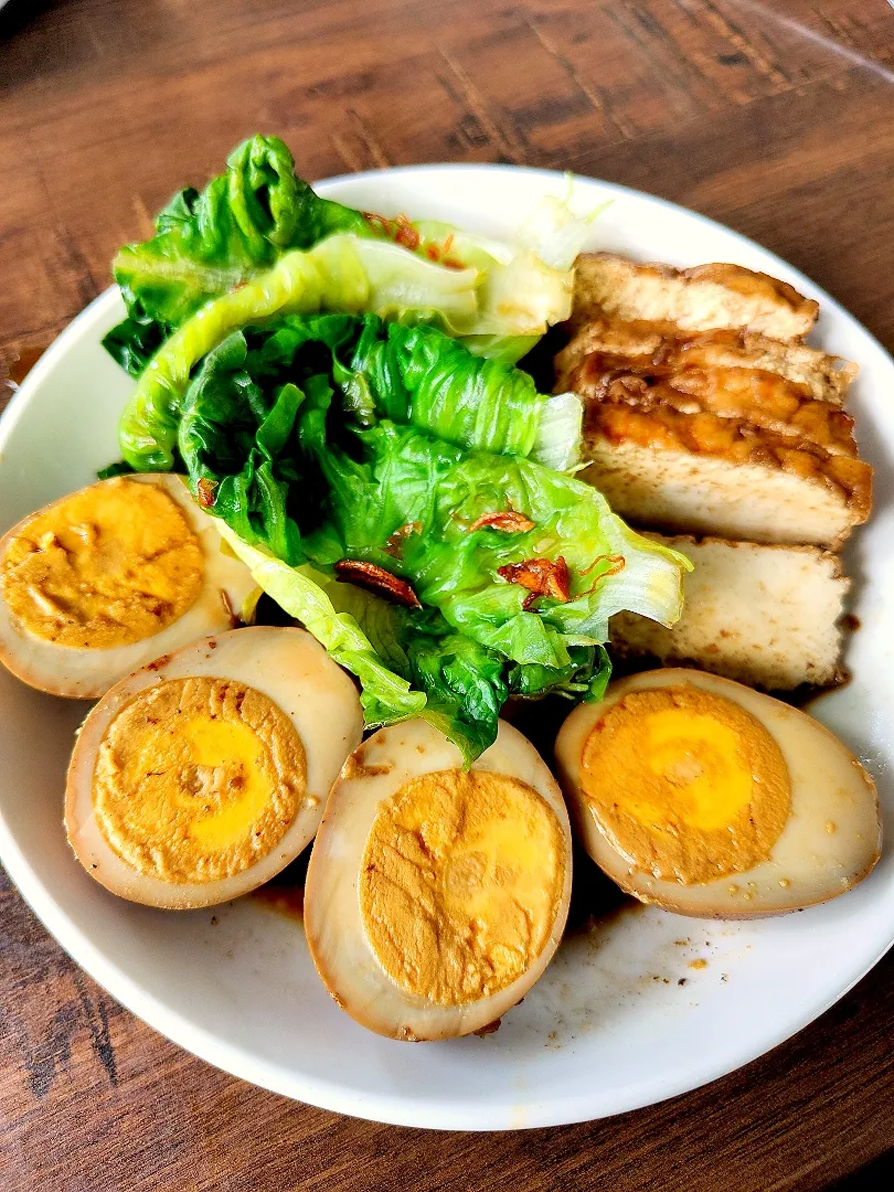 Keto Meal today☀️
~Braised eggs and tofu🥚
~Lettuce🥬|kellymyliana_tew@yahoo.com.sgさん