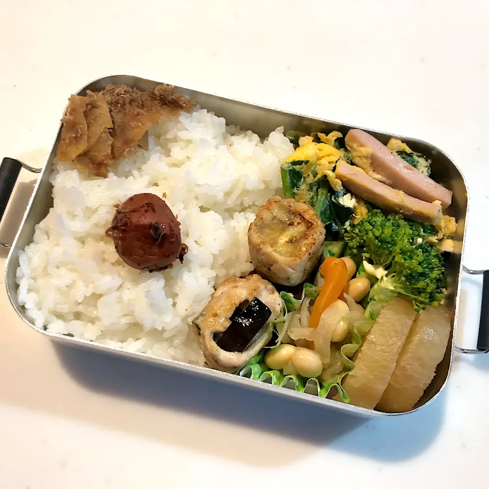 サラ弁　　　　　　　　　　　　　　　　　　茄子の豚バラ巻き　ほうれん草とソーセージの卵とじ　大根煮　切干大根煮|じゅんさんさん