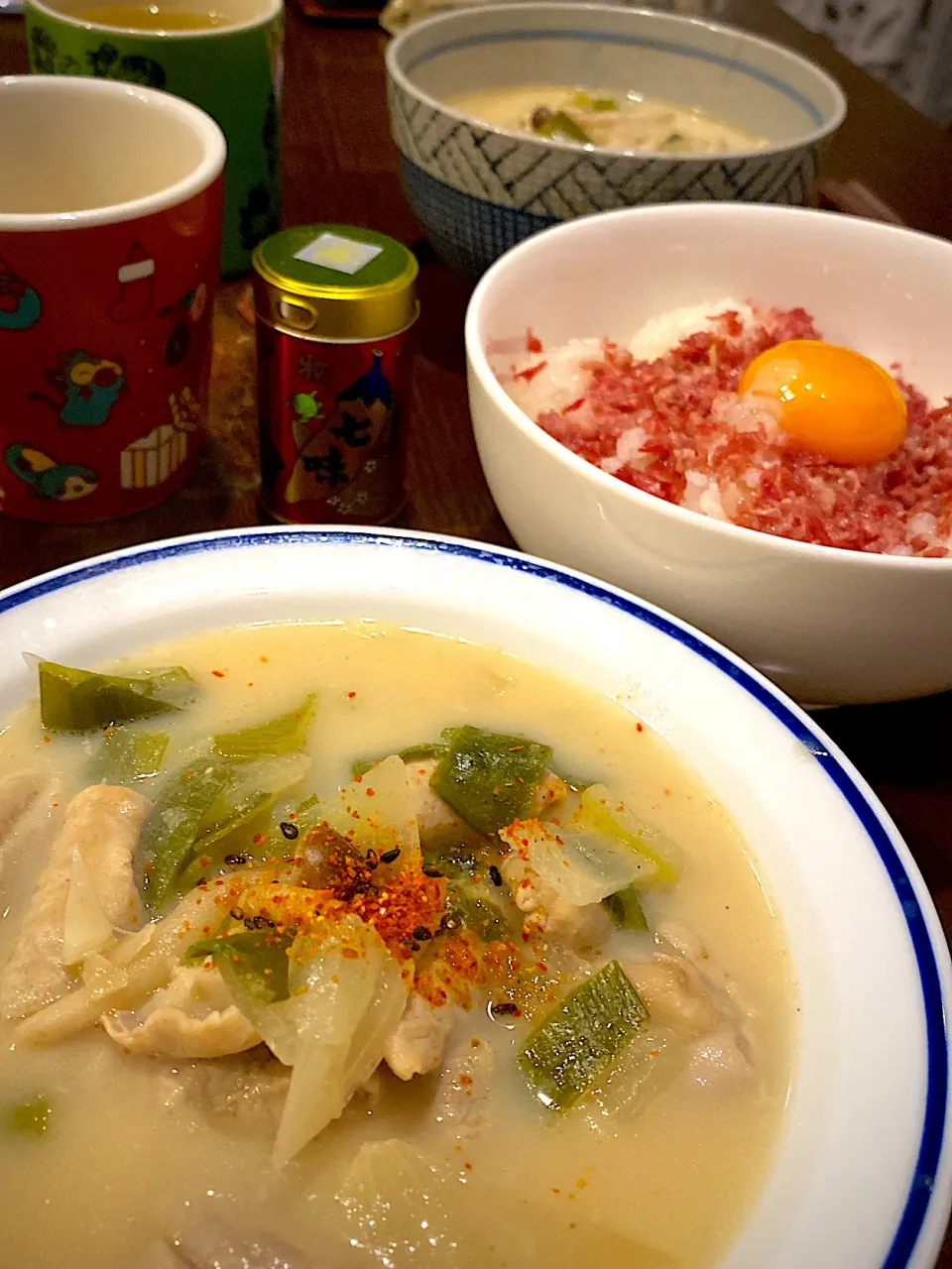 Snapdishの料理写真:モツ入り味噌スープ　和牛フレーク丼　お茶|ch＊K*∀o(^^*)♪さん