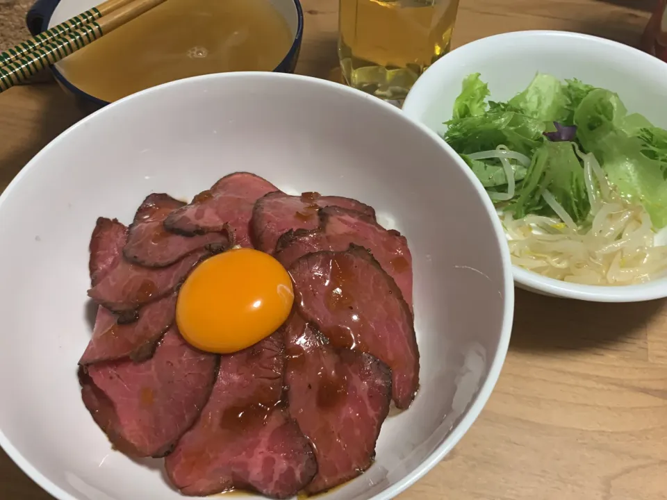 Snapdishの料理写真:ローストビーフ丼|プリンさん