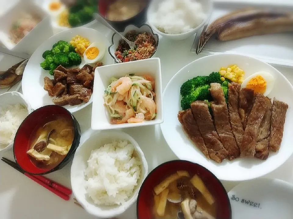 夕食(*^^*)
ステーキ&サラダ🥗
秋刀魚焼
海老と春雨サラダ
梅と野沢菜のちりめん
お味噌汁(あさり、油揚げ)|プリン☆さん