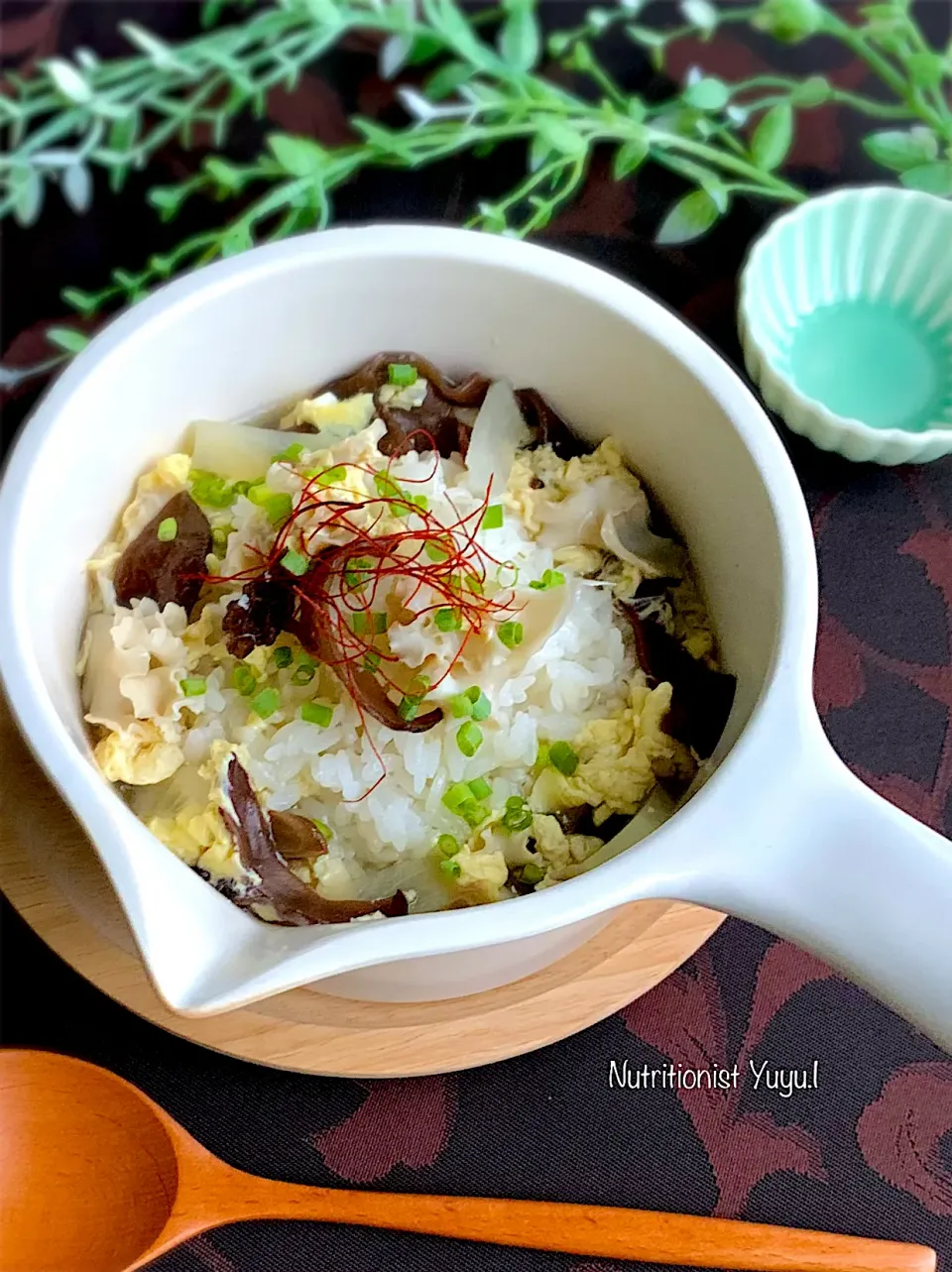 黒きくらげと花びら茸の中華スープご飯|ゆーこどんさん