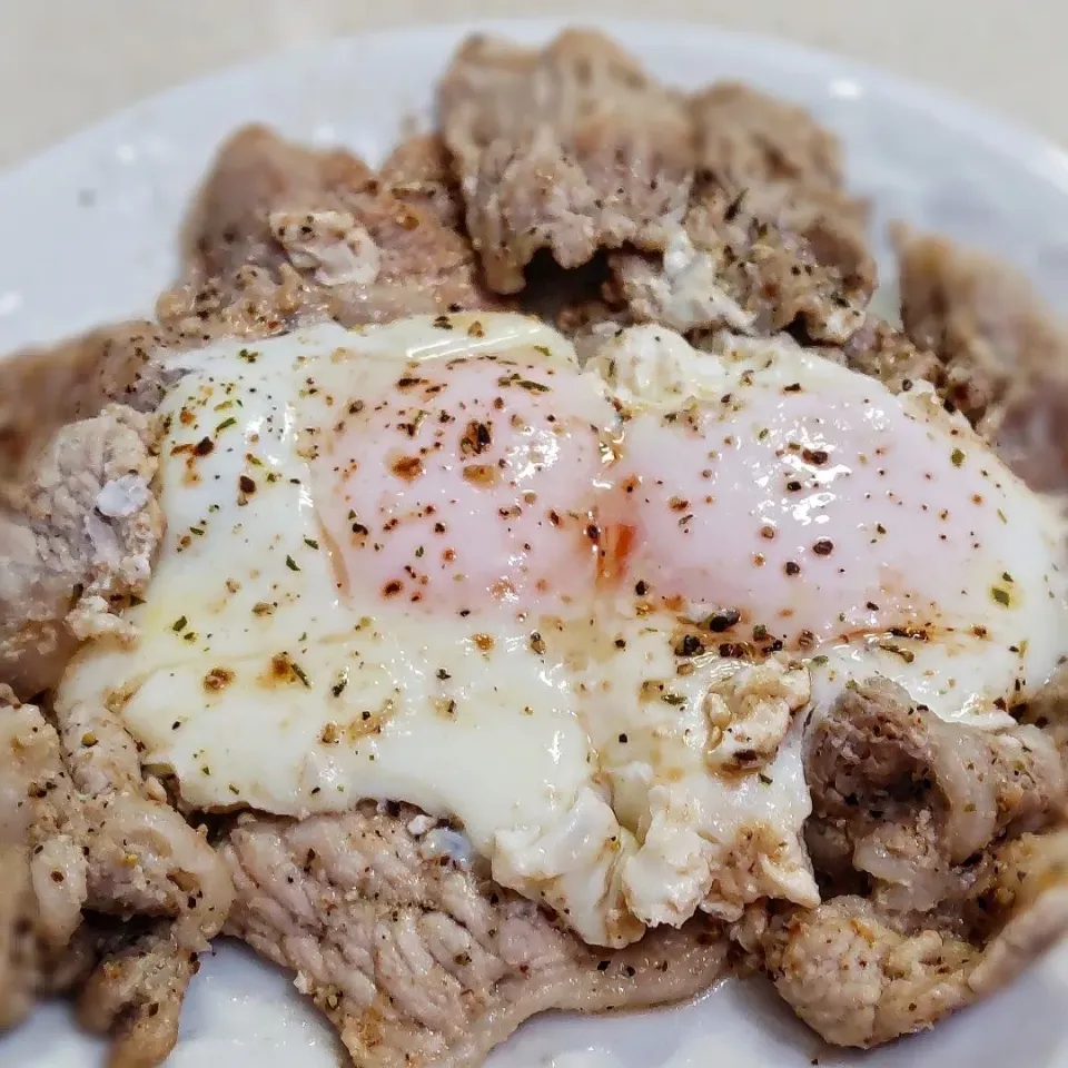 豚モモ肉と目玉焼き～v(^o^)@たかたか亭|たかたかさん