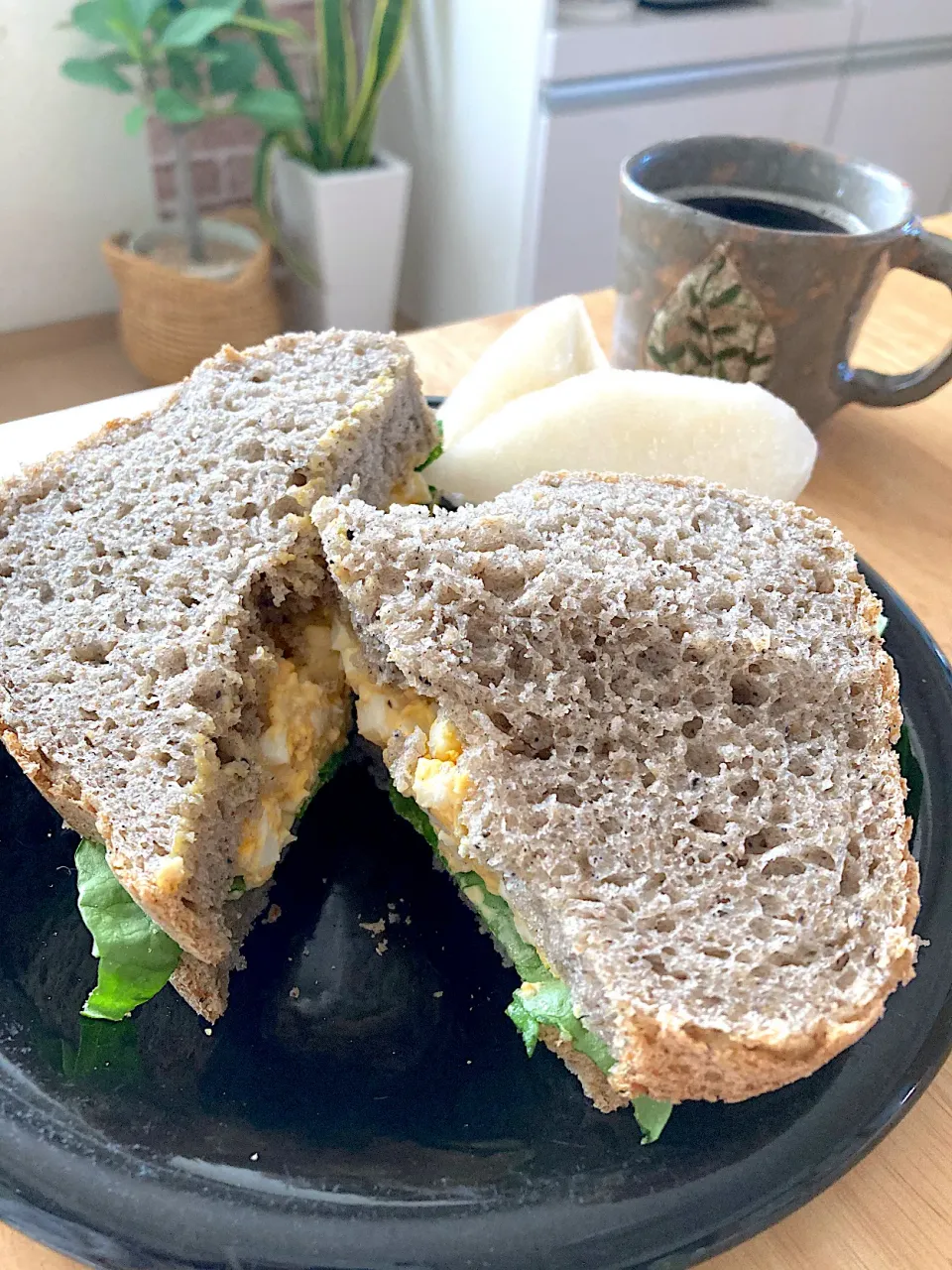 Snapdishの料理写真:朝焼き胡麻食パン🍞で卵サンド🧡|さくたえさん