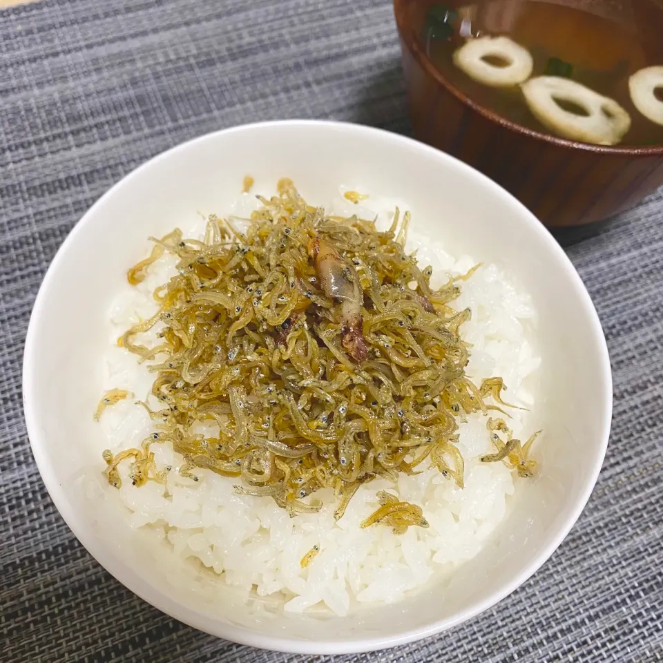 Snapdishの料理写真:カリカリじゃこご飯|OLの気ままご飯🍽さん