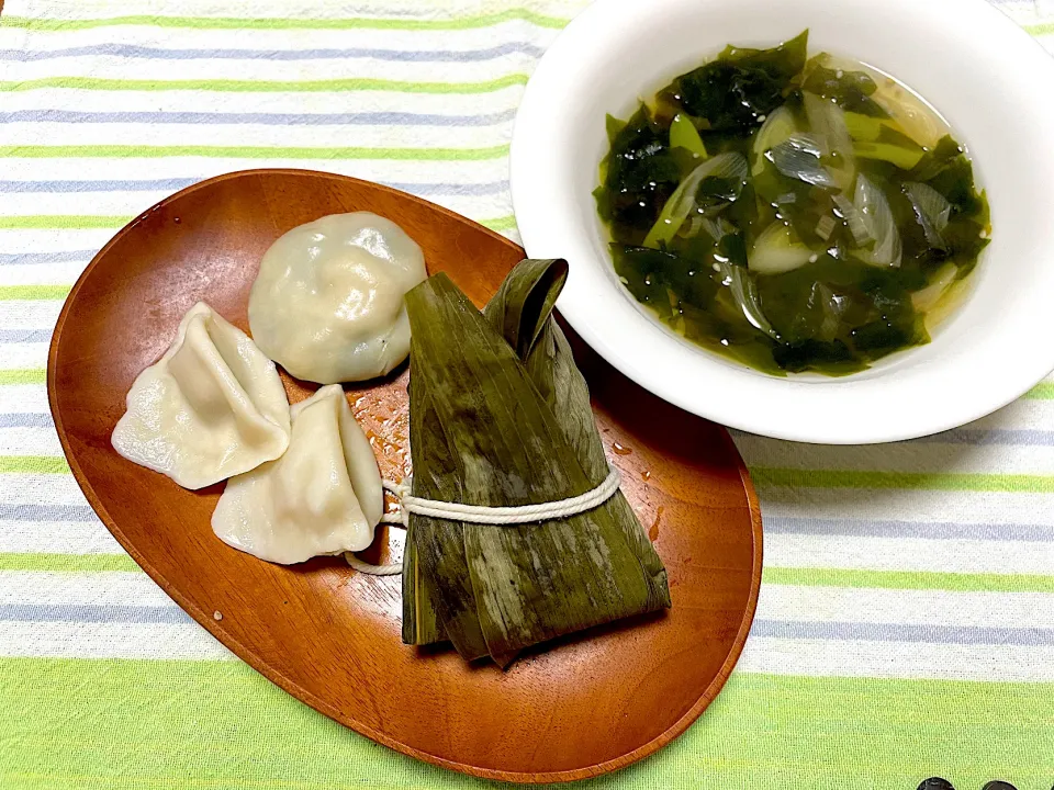 中華ちまき、水餃子、ニラ饅頭、白ネギワカメスープ|jackybeanさん