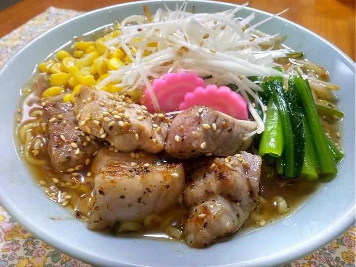 ステーキラーメン🍜|よもむぎさん