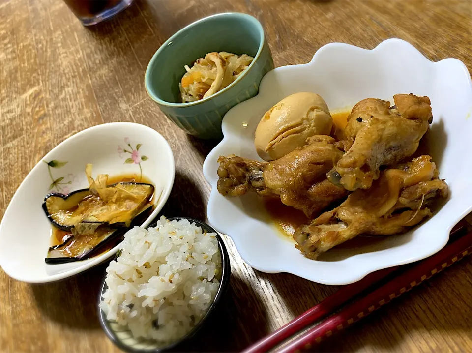 手羽元のさっぱり煮・切り干し大根の煮物・茄子のおかかポン酢・味噌汁・ゴマと大葉の混ぜご飯|ちびろ菌さん