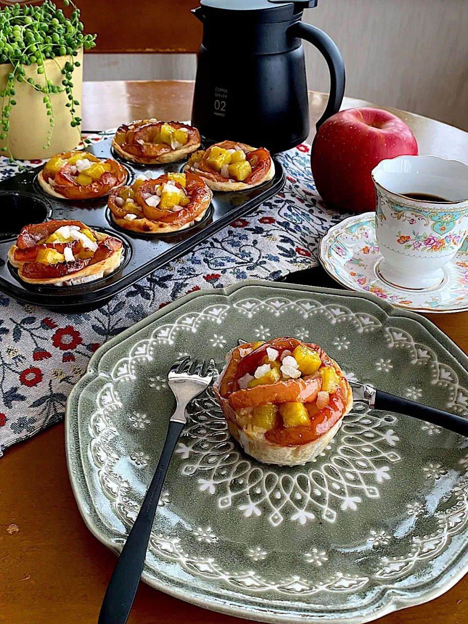 りんごとさつまいものカスタードパイ🍎|Miki (^_−)−☆さん