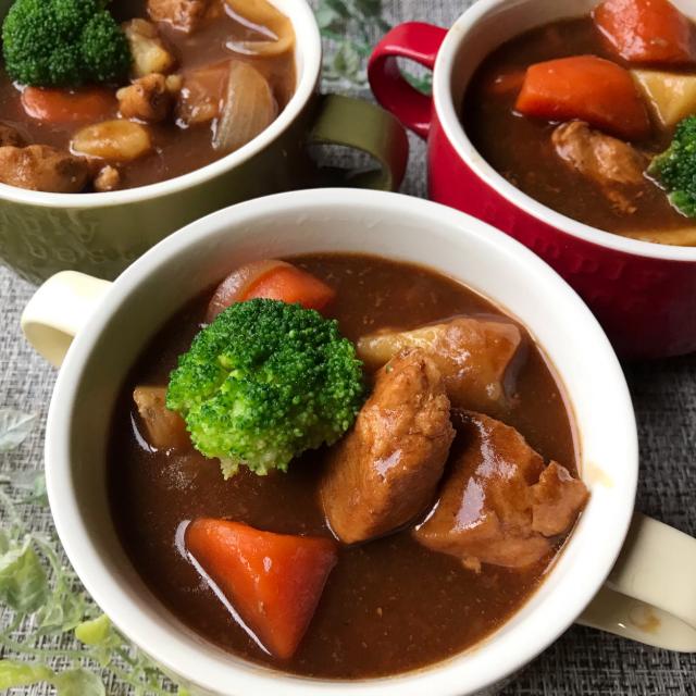 チキンでブラウンシチュー/まなまな♡ SnapDish[スナップディッシュ] (IDTPHKna)