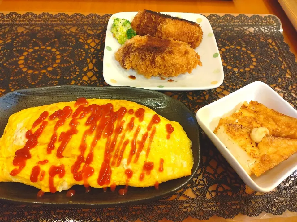 Snapdishの料理写真:☆オムライス
☆カニグラタンコロッケ
☆焼き生揚げ|chikakoさん