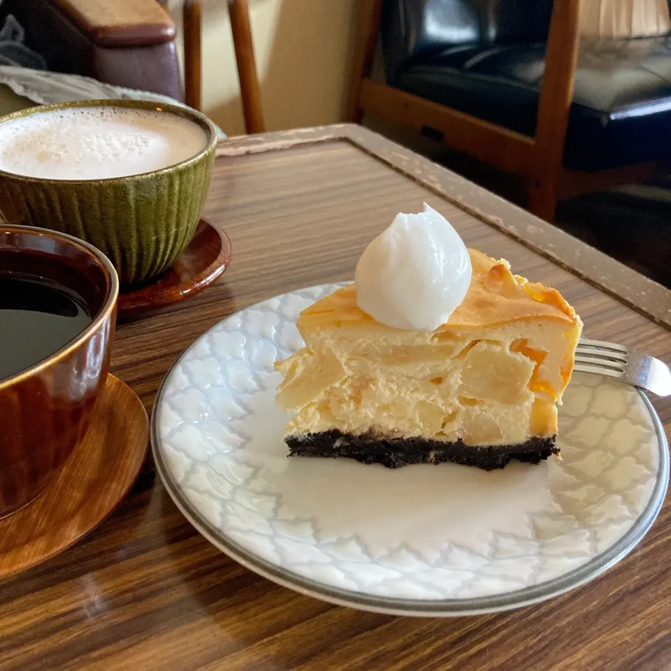 りんごのチーズケーキ🍎☕️|ちゃみこさん