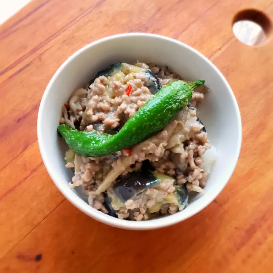 胡麻油香る＊秋の茄子と舞茸の肉味噌丼|mi_neneco♪さん