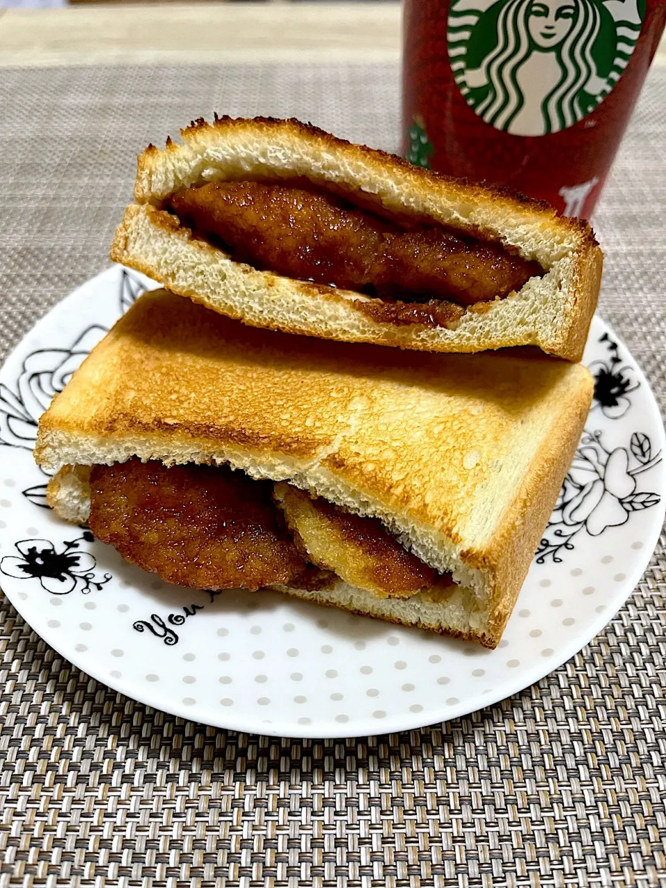 Snapdishの料理写真:今日の朝ごはん~チキンカツのポケットサンド~|ゆかｕさん