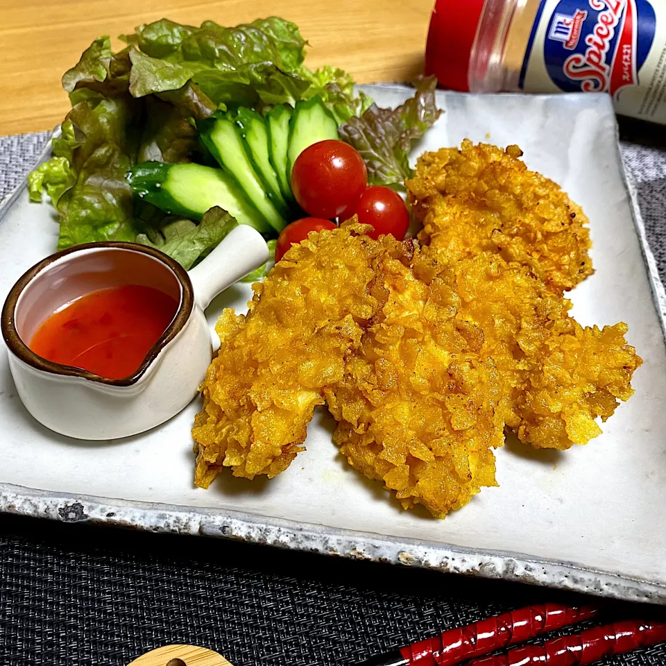 Snapdishの料理写真:バリバリ雷チキン！～鳥むね肉のカレー味コーンフレーク揚げ～|sakurakoさん