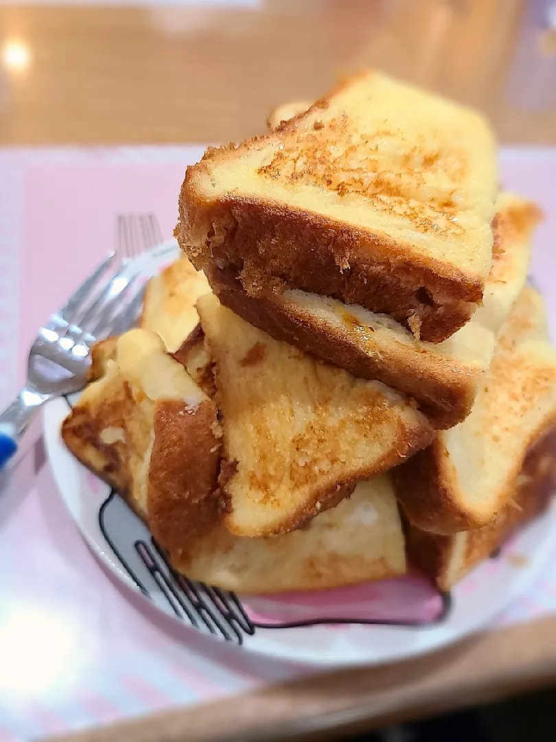 Snapdishの料理写真:山盛りフレンチトースト🍞😋|みぽりん♪さん