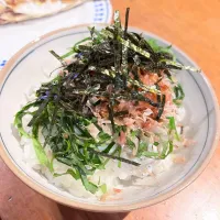 Snapdishの料理写真:ノリだくしらす丼|mackyさん