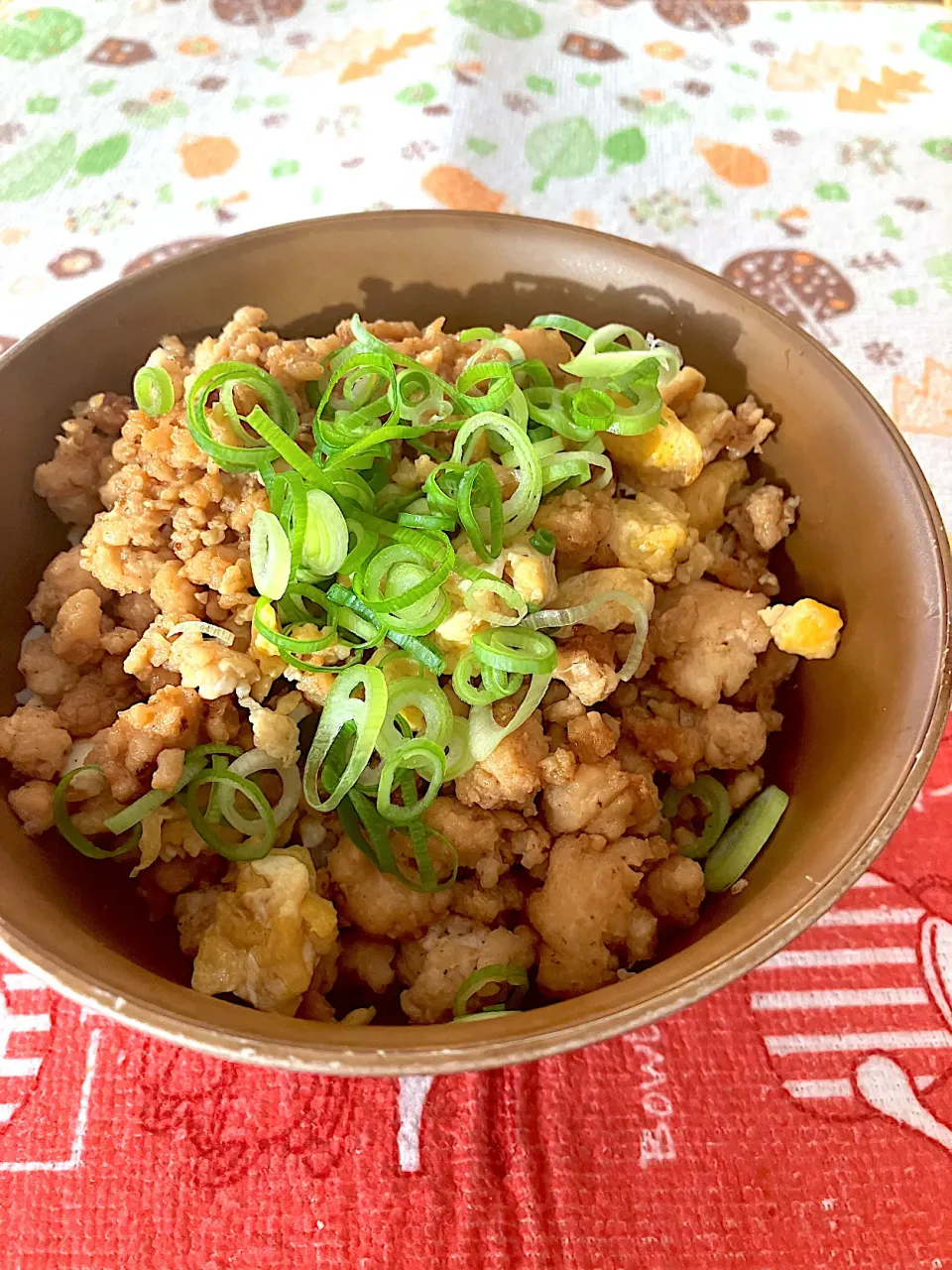 Snapdishの料理写真:鶏そぼろと炒り卵丼|KAORUNSHEEPさん