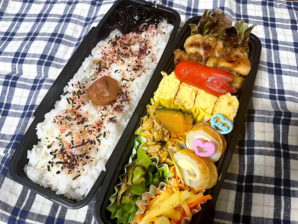 お弁当★鶏の梅ぽんソテー、マヨ風味卵、キャベツのウスターおかか和え、かぼちゃのそぼろ煮、じゃがいもとにんじんの塩きんぴら、チーズちくわ|ハルさん