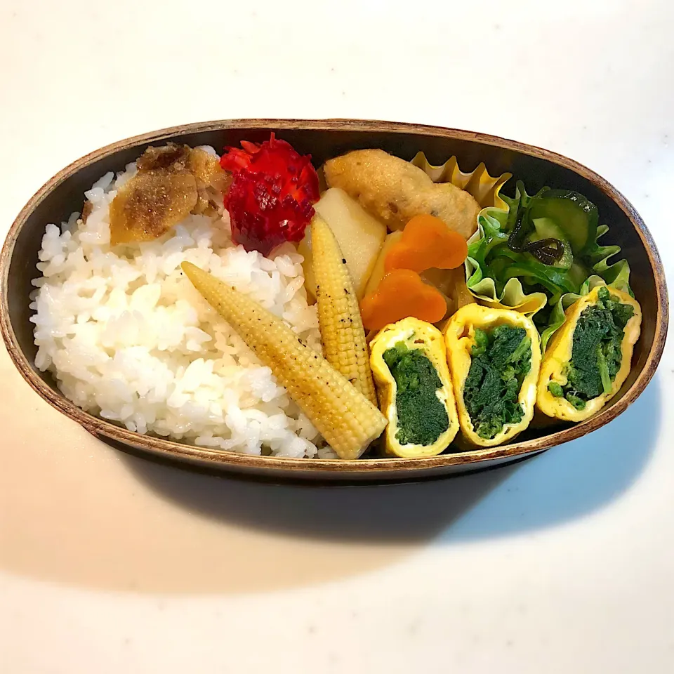 サラ弁　　　　　　　　　　　　　　　　　ほうれん草卵焼き　がんもどきとじゃが芋の煮物　胡瓜と昆布和え　赤カブ酢漬け|じゅんさんさん