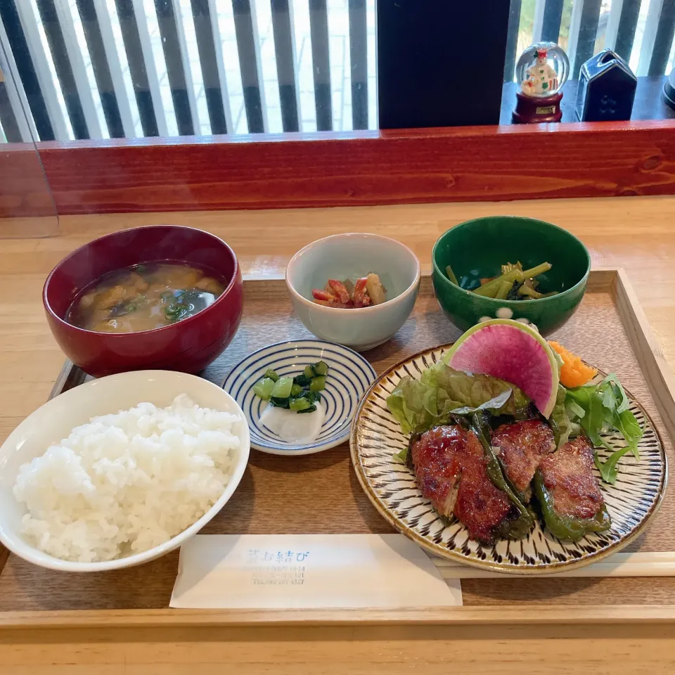 ピーマンの肉詰め定食🫑🥢|ちゃみこさん