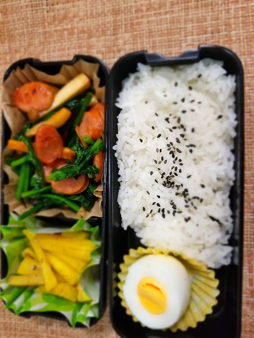 チョリソーときのこの炒め物
さつまいもの塩胡椒炒め弁当|shinさん